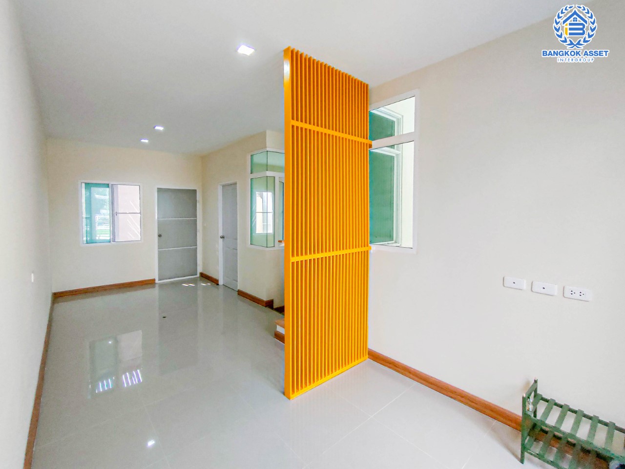 ทาวน์เฮ้าส์มือสองย่านนนทบุรี ม.โกลเด้นทาวน์ ชัยพฤกษ์-วงแหวน บนเนื้อที่ 16.5 ตร.ว. ฟังก์ชัน 2 ห้องนอน 2 ห้องน้ำ 1 ที่จอดรถ ต่อเติมหลังคาโรงรถพร้อม ทำเลเชื่อมต่อถ.บางกรวย-ไทรน้อย, ถ.กาญจนาภิเษก, ถ.ชัยพฤกษ์ ใกล้เซ็นทรัลเวสต์เกต